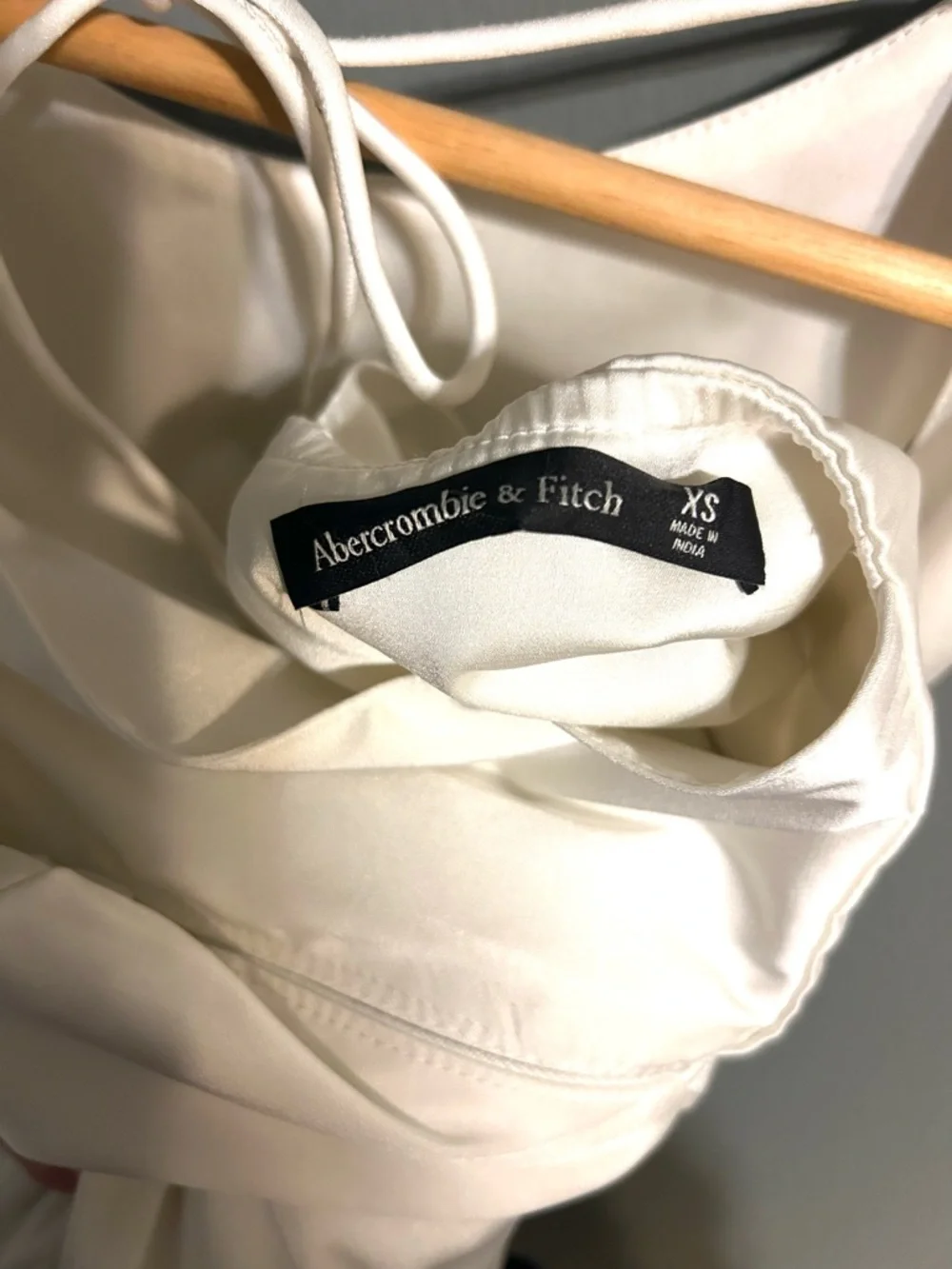 Abercrombie White Satin Asymmetrical Twist Front Maxi Gown XS Stretch Prom Dress